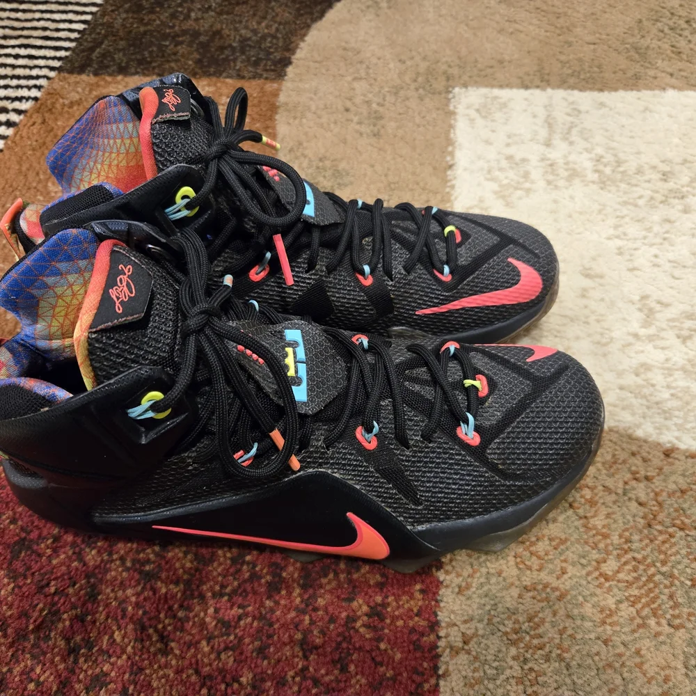 Men's Nike Lebron Sneaker and Hoodie Set - Picture 3 of 14